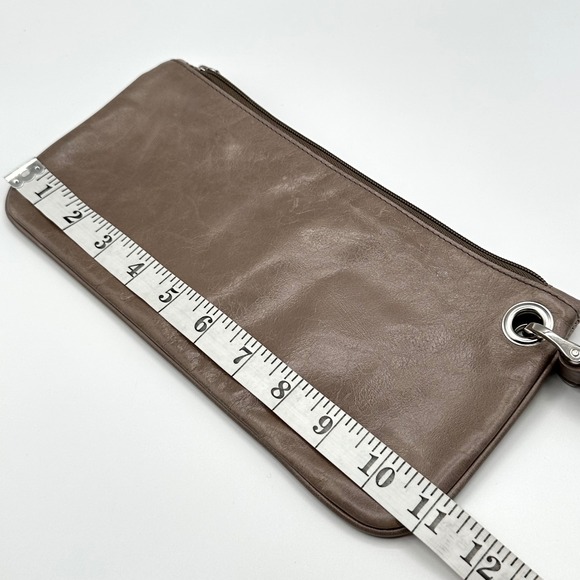 HOBO International Leather Wristlet Clutch Bag Taupe Zip Pouch Organizer - Picture 8 of 8